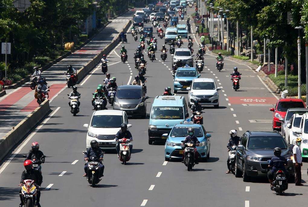 Jalan Jakarta Masih Ramai Pengendara - Economic Zone