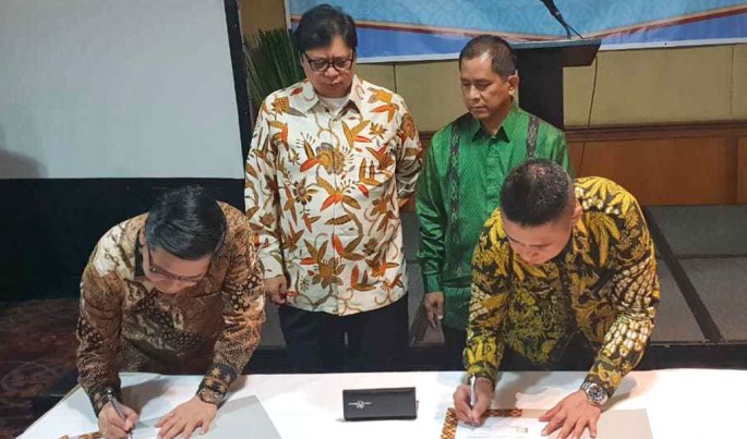 Penandatanganan Nota Kesepahaman tentang Penyediaan dan Pengembangan Layanan Telecommunication, Information, Media, Edutainment & Services (TIMES) disaksikan oleh Menteri Perindustrian RI Airlangga Hartarto 