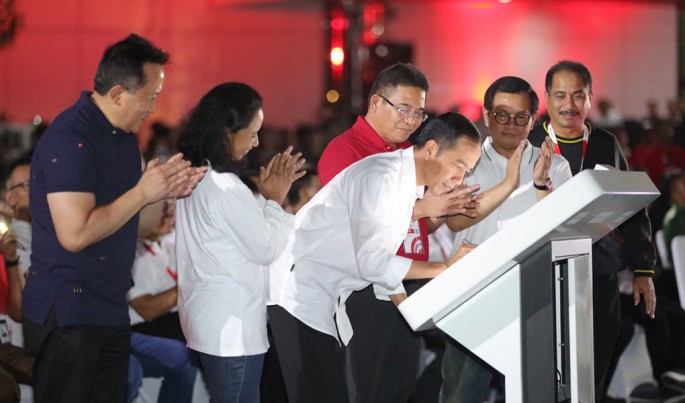Presiden Republik Indonesia Joko Widodo meresmikan kawasan perkantoran TelkomGroup yang diberi nama &ldquo;The Telkom Hub&rdquo; yang berlokasi di Jalan Gatot Subroto, Jakarta Selatan, Kamis (1/11).Foto/Roni.M/ECONOMICZONE