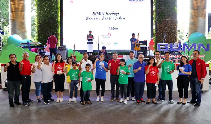 BUMN Berbagi Bersama Panti Asuhan di Kawasan The Telkom Hub Jakarta, Sabtu (15/12).Foto/Roni.M/ECONOMICZONE