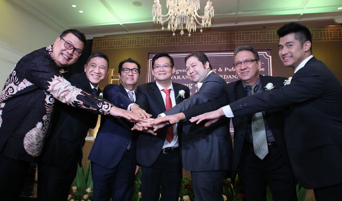 Jajaran Direksi PT Menteng Heritage Realty Tbk (The Hermitage) usai konferensi pers di Jakarta (22/3).Foto/Roni.M/ECONOMICZONE