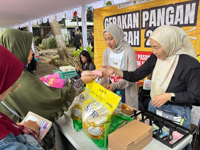 Perum BULOG Kanwil Jawa Barat melaksanakan Gerakan Pangan Murah (GPM) secara serentak pada Sabtu (30/8/2025). Kegiatan ini berlangsung di Lapangan KPAD, Kota Bandung,.Foto/YogiCahyadi/ECONOMICZONE