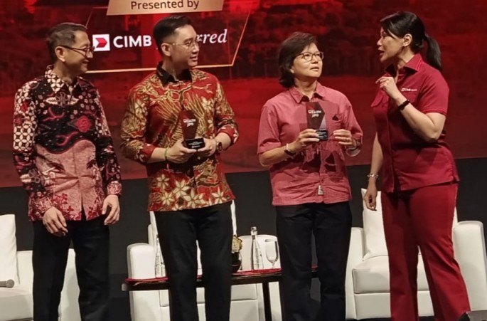 Business, HNWI, Affluent Customers Marketing Head CIMB Niaga Deffy Lisa Hardjono (kanan) berbincang dengan tiga pembicara usai sesi talkshow &ldquo;Next Gen, Next Game Changer&rdquo; pada Wealth Xpo 2025 di Jakarta, Kamis. (Foto/Endang Muchtar/ECONOMICZONE) 