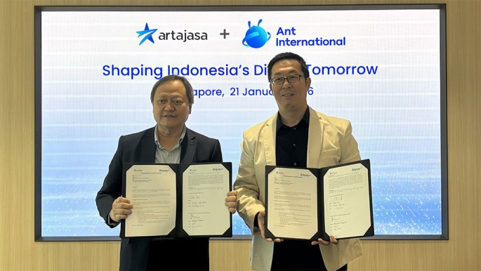 Armand Hermawan President Director & CEO Artajasa (Kiri) bersama Pan Yan, Head of Strategic Partnership Office for Alipay+, Ant International.Foto/Dok-Artajasa/ECONOMICZONE
