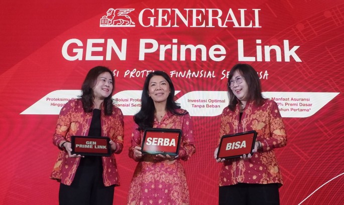 Presdir and CEO Rebecca Tan (tengah) Director and Chief Agency Officer Jutany Japit (kanan), dan Chief Product Management & Marketing Officer Jong Wie Siu 