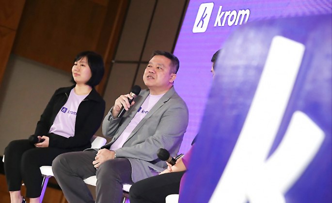 Presiden Direktur Krom Bank Anton Hermawan , menjawab pertanyaan wartawan, di Jakarta. (Foto/dok. krom bank/ECONOMICZONE