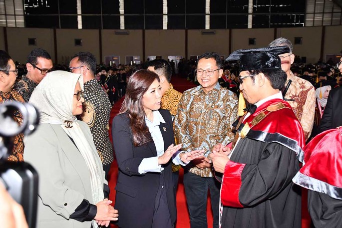  Menteri Komunikasi dan Digital RI Meutya Hafid dalam agenda Sidang Terbuka Senat Wisuda Telkom University Periode II Tahun Akademik 2025/2026 yang digelar di Telkom University Convention Hall, Bandung, Sabtu (25/4).Foto/Dok-Telkom/ECONOMICZONE
