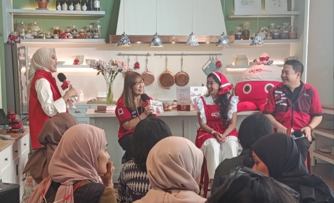 Head of Marketing Brand & Customer Experience CIMB Niaga Amir Widjaya, Head of Digital Banking & Contact Center CIMB Niaga Lusiana Saleh dan Public Figure & Entrepreneur Asri Welas. (Foto/Endang Muchtar/ECONOMIC ZONE)