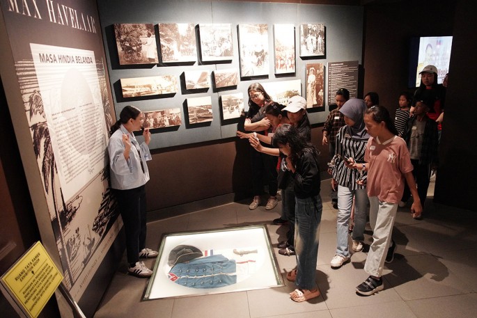 Exploration Day DBS Buka Wawasan Anak-anak Komunitas Pemulung Lewat Wisata Edukasi