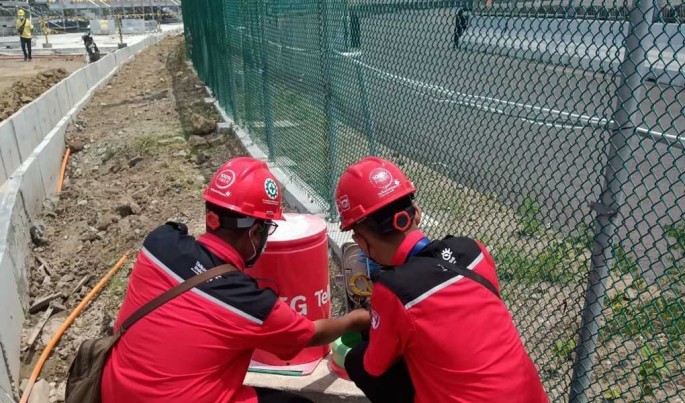 Tim InfraNexia melakukan pengecekan dan memastikan kesiapan infrastruktur jaringan di kawasan Sirkuit Mandalika untuk mendukung penyelenggaraan MotoGP Mandalika 2026 (8/10).Foto/Dok-TelkomIndonesia/ECONOMICZONE