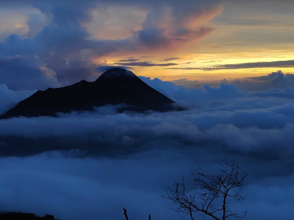 Menikmati Sabana di Puncak Merbabu