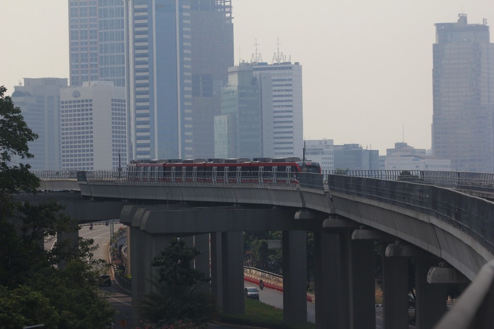 Melihat Rangkaian LRT Jabodebek Beroperasi Dari Udara 