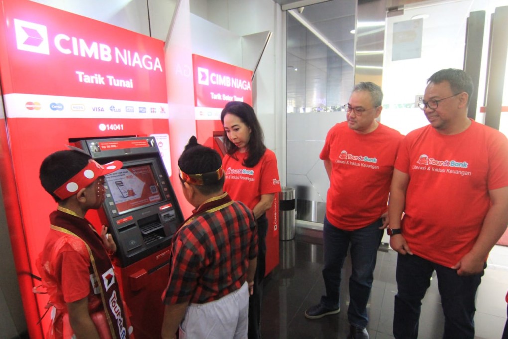 CIMB Niaga Gelar Tour de Bank