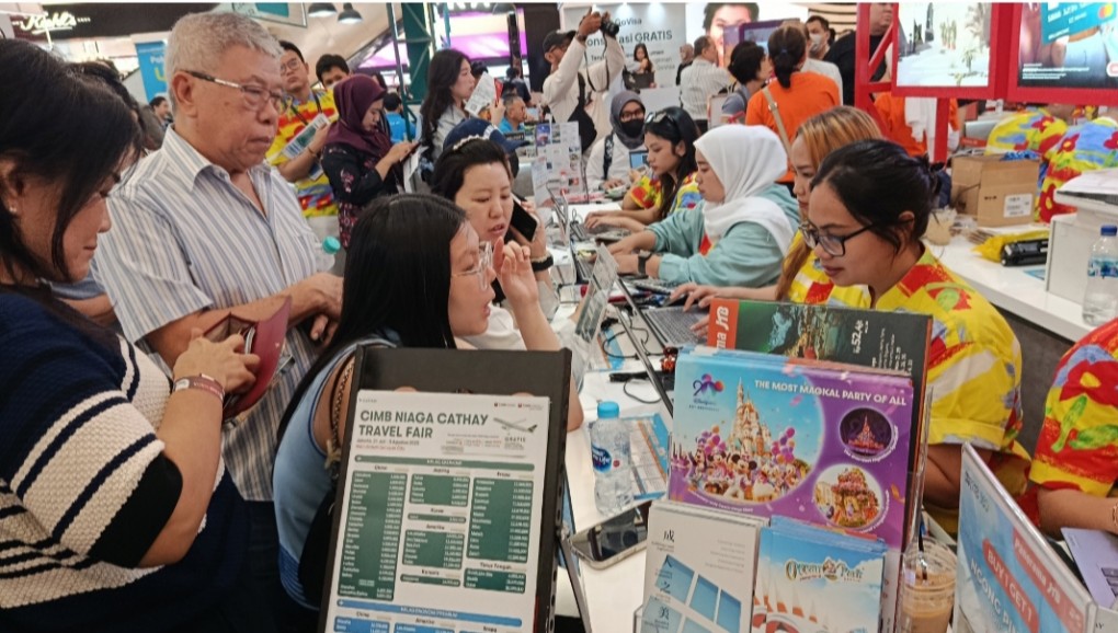 Peluncuran Kartu Kredit Co-Brand CIMB Niaga World Cathay