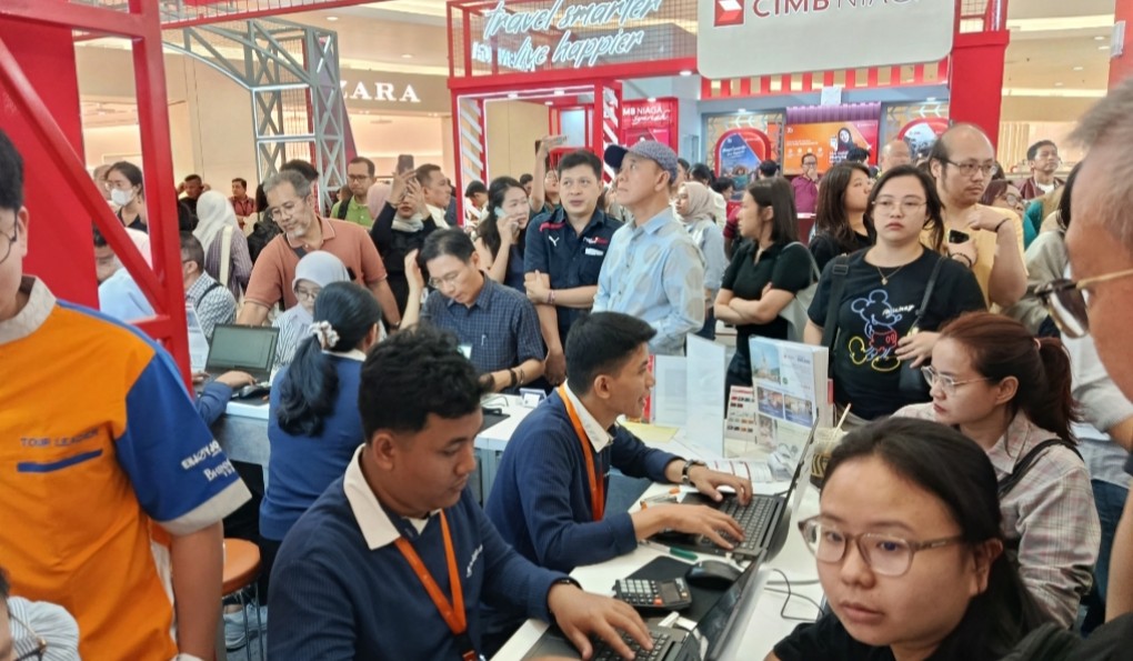 Peluncuran Kartu Kredit Co-Brand CIMB Niaga World Cathay