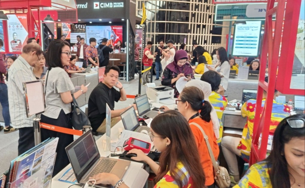 Peluncuran Kartu Kredit Co-Brand CIMB Niaga World Cathay