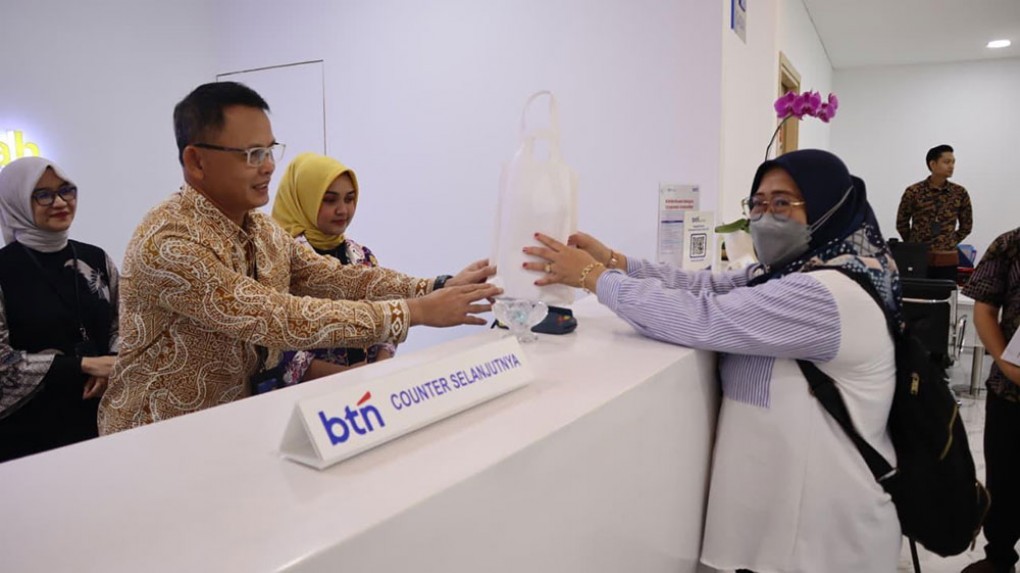 Hari Pelanggan Nasional : Bank Syariah Nasional Sapa Nasabah