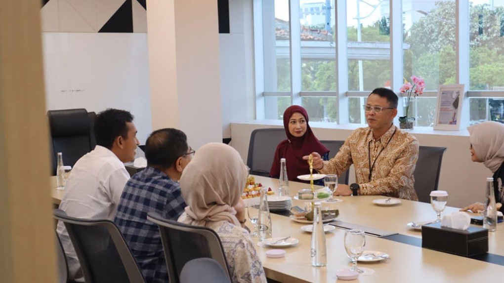 Hari Pelanggan Nasional : Bank Syariah Nasional Sapa Nasabah