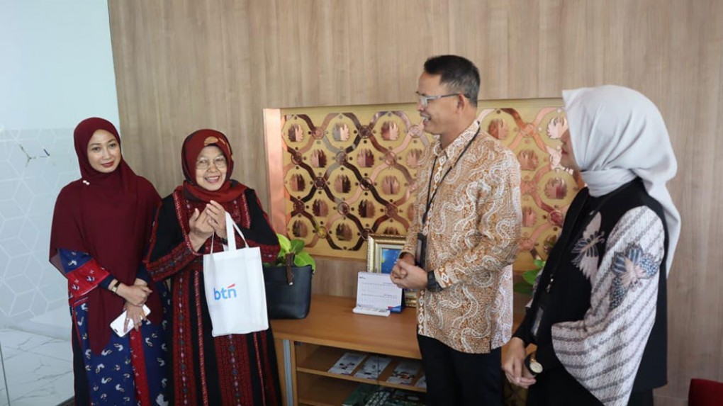 Hari Pelanggan Nasional : Bank Syariah Nasional Sapa Nasabah