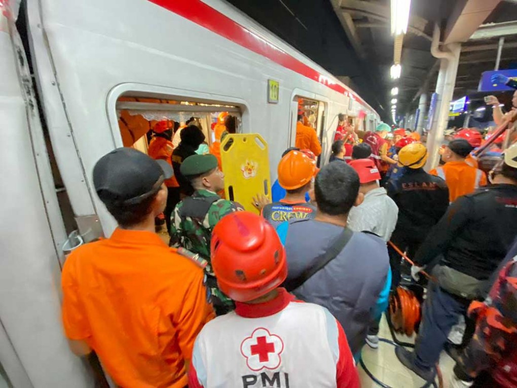 Korban Kecelakaan Kereta di Bekasi Timur Dievakuasi, Tim Gabungan Dikerahkan