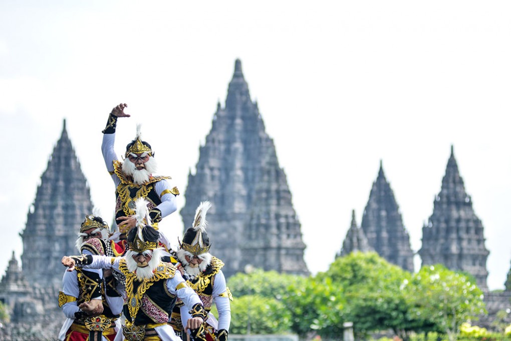 Candi Prambanan Tampil Asri di Balik Rindangnya Alam