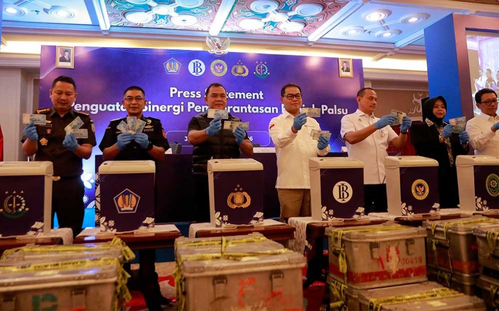 BI dan Polri Musnahkan Ribuan Lembar Uang Rupiah Palsu Hasil Sitaan