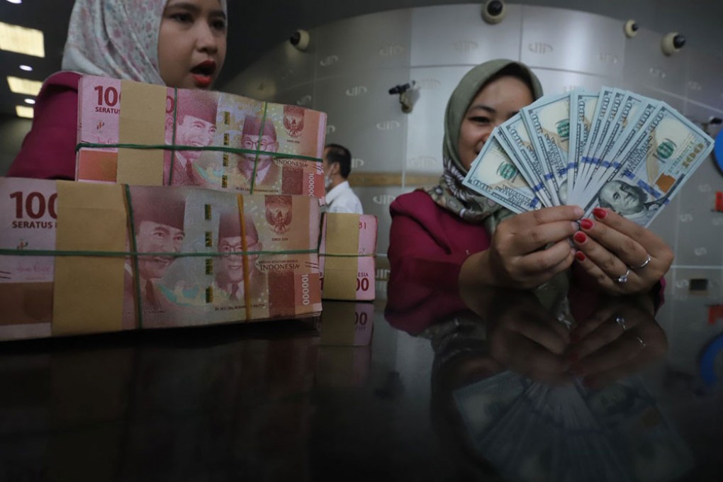 Melemah Dalam Sejarah, Nilai Tukar Rupiah Hari Ini Ditutup Rp18.049 