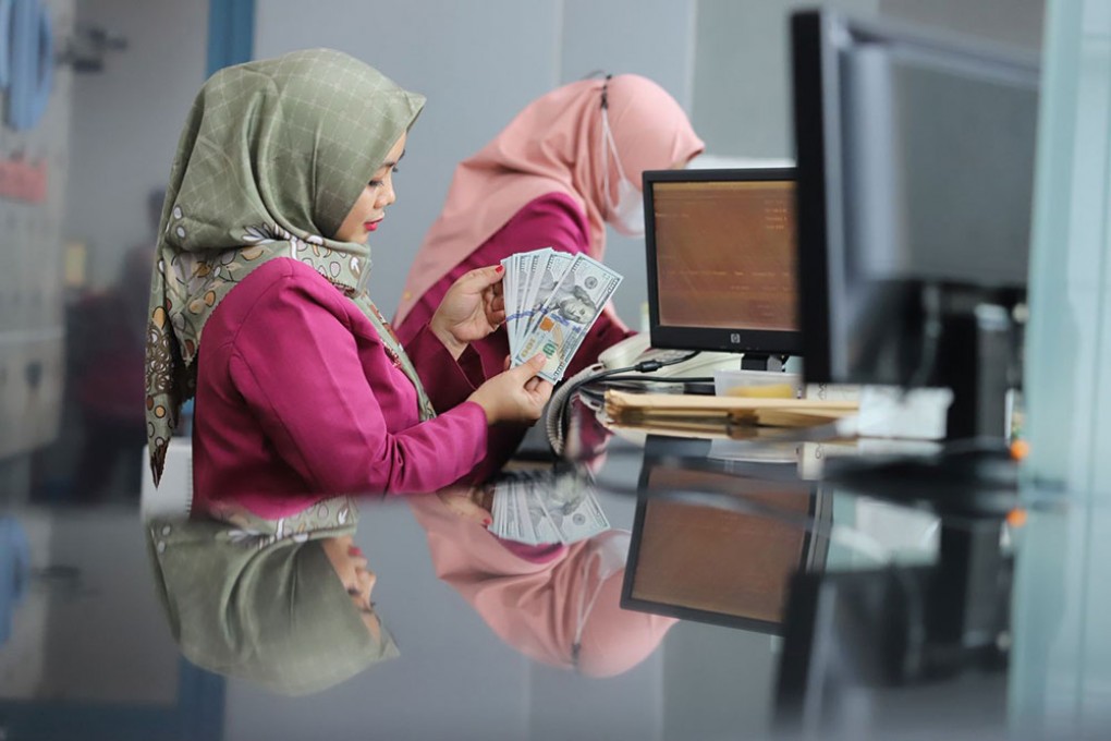 Melemah Dalam Sejarah, Nilai Tukar Rupiah Hari Ini Ditutup Rp18.049 
