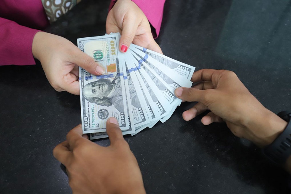 Melemah Dalam Sejarah, Nilai Tukar Rupiah Hari Ini Ditutup Rp18.049 