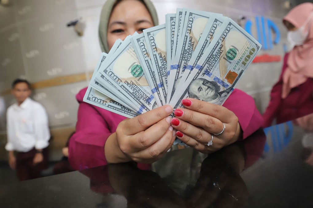 Melemah Dalam Sejarah, Nilai Tukar Rupiah Hari Ini Ditutup Rp18.049 