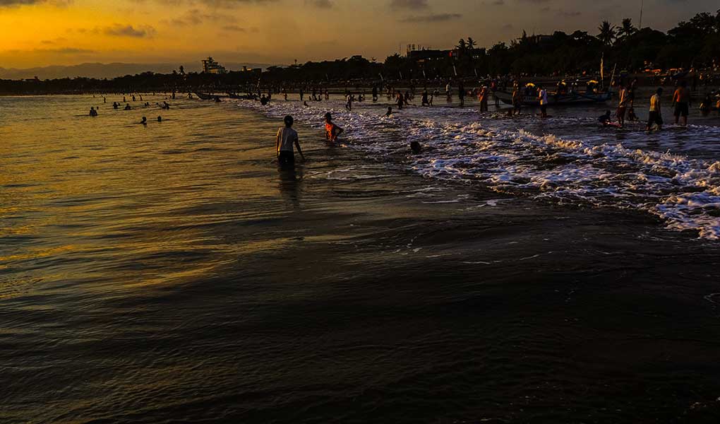 Menikmati Syahdu dan Romantisme Sunset Pangandaran