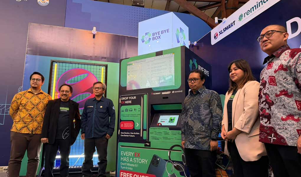 XLSMART Luncurkan Program E-Waste Reverse Vending Machine