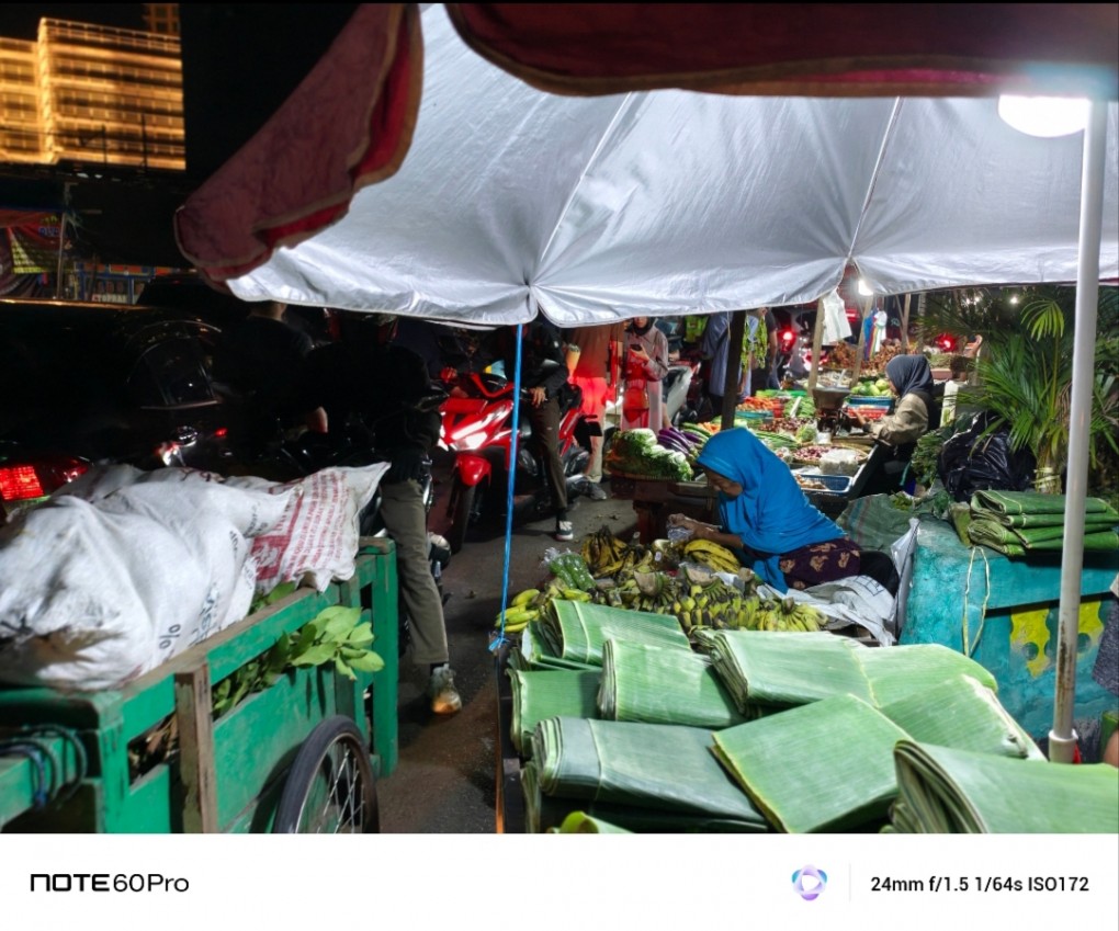 Kehidupan Malam Pasar Kebayoran Lama dalam Lensa Infinix NOTE 60 Pro: Dari Suasana hingga Aktivitas Malam